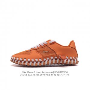 Nike 耐克j Force 1 Low X Jacquemus 联名款运动休闲板鞋，本月 最怪 Nike 联名 登场！此次联名中推出了全新配色，并且均以纯色造