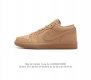 头层皮 耐克 乔丹air Jordan 1 Low Aj1 乔1 乔丹1代aj1 低帮复古文化休闲运动篮球鞋。该鞋款从 1985 年元年款汲取设计灵感，焕新演绎