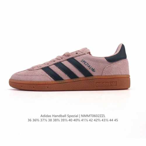阿迪达斯 Adidas Handball Spezial 低帮三叶草学院风复古休闲板鞋 德训鞋 橡胶底柔软皮革经典运动鞋板鞋。圆头、缝合拼接设计、正面绑带、鞋舌