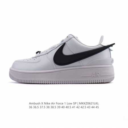 耐克 空军一号 Af1 低帮休闲板鞋 Ambush X Nk Air Force 7 Low Sp 空军一号联名标志性的Swoosh延伸至鞋跟之外，鞋舌和鞋垫上 - 点击图像关闭