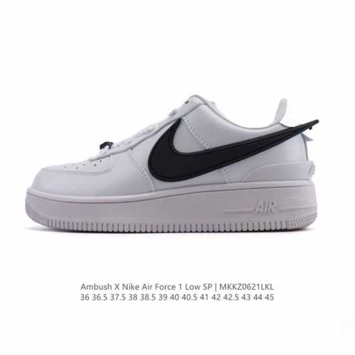 耐克 空军一号 Af1 低帮休闲板鞋 Ambush X Nk Air Force 7 Low Sp 空军一号联名标志性的Swoosh延伸至鞋跟之外，鞋舌和鞋垫上