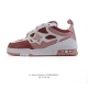 170 Lv Skate Sneaker 路易威登 女士运动板鞋2025年新款 秋冬秀场初次亮相，此次以粒面牛皮革焕新呈现。加垫鞋领和鞋舌援引滑板鞋设计，科技鞋