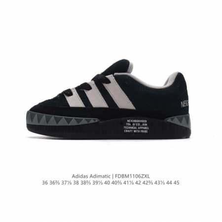 阿迪达斯 Adidas Adimatic 马蒂奇系列低帮复古鲨鱼面包鞋运动休闲滑板板鞋。整个鞋面由牛皮革制成，搭配品牌标志性大尺寸三条纹 Logo，超宽鞋带作为 - 点击图像关闭