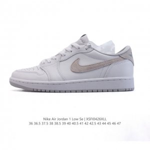 公司级 耐克 乔丹Air Jordan 1 Low Aj1 乔1 乔丹1代Aj1 低帮复古文化休闲运动篮球鞋。从1985 年面世的元年款汲取设计灵感，采用简洁大