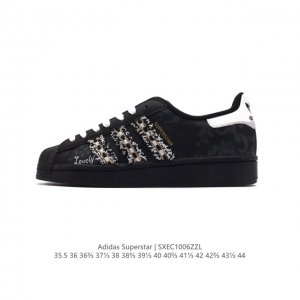真标 阿迪达斯 Adidas Superstar 三叶草经典贝壳头系列 新款休闲板鞋潮流男女士运动鞋 。鞋面柔软皮革材质 标志性的贝壳鞋头，锯齿三条纹，简约的线