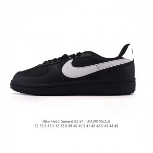 耐克烽火Nike Field General 82 Sp 低帮复古篮球鞋 这款专为烤架战士设计的运动鞋采用 1982 年经典的白 红 黑配色，采用皮革和弹道尼龙