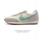 Nike 耐克 Nike Daybreak Sp破晓系列华夫复古休闲运动慢跑鞋女子运动鞋 采用翻毛麂皮拼接牛津布面材质 其鞋面做工精细 脚感轻盈 具有良好的透气