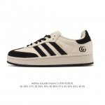 阿迪达斯 Adidas Originals Gazelle Indoor复古三叶草防滑透明橡胶板鞋经典运动鞋。这款经典鞋,忠于原版设计,缀撞色三条纹和鞋跟饰片。