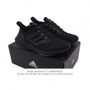 阿迪达斯 男女鞋 Adidas Ultraboost 21 爆米花 低帮畅跑缓震回弹跑步运动鞋，Ultraboost 21以全新的外观示人。此次采用全新编制纹理