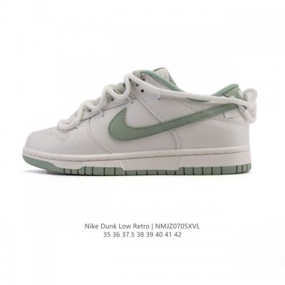公司级 耐克 Nike Dunk Low Retro 运动鞋复古解构绑带板鞋 双鞋带。作为 80 年代经典篮球鞋款，起初专为硬木球场打造，后来成为席卷街头的时尚
