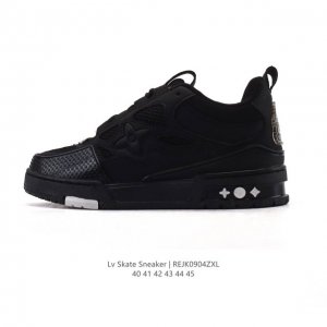 Lv Skate Sneaker 路易威登 2025年新款运动板鞋 蛇年限定 春夏秀场初次亮相，此次以粒面牛皮革焕新呈现。加垫鞋领和鞋舌援引滑板鞋设计，科技鞋带