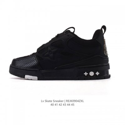 Lv Skate Sneaker 路易威登 2025年新款运动板鞋 蛇年限定 春夏秀场初次亮相，此次以粒面牛皮革焕新呈现。加垫鞋领和鞋舌援引滑板鞋设计，科技鞋带