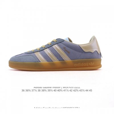 阿迪达斯 Adidas Originals Gazelle Indoor复古三叶草防滑透明橡胶板鞋经典运动鞋。这款经典鞋,忠于原版设计,缀撞色三条纹和鞋跟饰片。