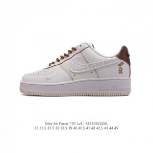 耐克 Nike Air Force 1 '07 Low 空军一号含气垫 低帮百搭厚底增高休闲运动板鞋。柔软、弹性十足的缓震性能和出色的中底设计，横跨复古与现代的
