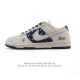 公司级 耐克 Nike Dunk Low Retro 运动鞋复古板鞋，作为 80 年代经典篮球鞋款，起初专为硬木球场打造，后来成为席卷街头的时尚标杆，现以经典细