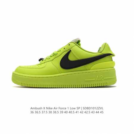 耐克 空军一号 Af1 低帮休闲板鞋 Ambush X Nk Air Force 7 Low Sp 空军一号联名标志性的swoosh延伸至鞋跟之外，鞋舌和鞋垫上 - 点击图像关闭