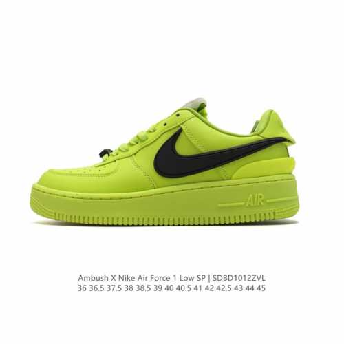 耐克 空军一号 Af1 低帮休闲板鞋 Ambush X Nk Air Force 7 Low Sp 空军一号联名标志性的swoosh延伸至鞋跟之外，鞋舌和鞋垫上