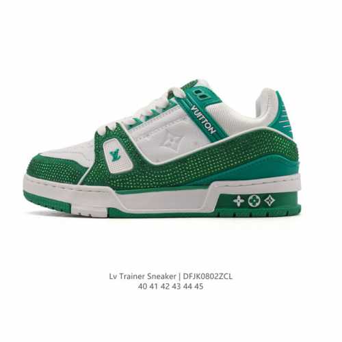 路易威登 Louis Vuitton Lv路易威登板鞋 时尚运动鞋潮厚底增高男鞋 闪钻鞋面。舒适防滑底和百搭性霸屏整个时尚娱乐圈，细节调整完美主义！采用柔软皮革