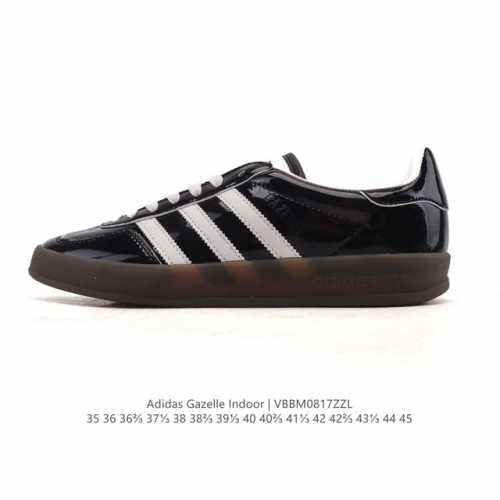 阿迪达斯 Adidas Originals Gazelle Indoor复古三叶草防滑透明橡胶板鞋经典运动鞋。这款经典鞋,忠于原版设计,缀撞色三条纹和鞋跟饰片。