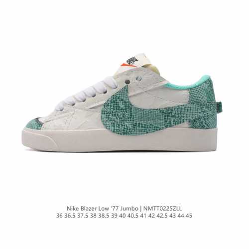 耐克 Nike Blazer Low '77 Jumbo 运动鞋，抓地板鞋，革新重塑经典街头人气鞋款，采用人气传统外观，巧搭大号耐克勾勾设计和宽大鞋带。柔软泡绵