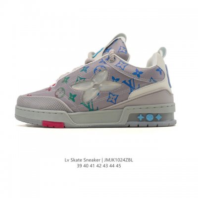 公司级 Lv Skate Sneaker 路易威登 2025年新款运动板鞋 蛇年限定 春夏秀场初次亮相，此次以粒面牛皮革焕新呈现。加垫鞋领和鞋舌援引滑板鞋设计，