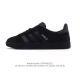 阿迪达斯 Adidas Originals Gazelle Indoor复古三叶草防滑透明橡胶板鞋经典运动鞋。这款经典鞋,忠于原版设计,缀撞色三条纹和鞋跟饰片。