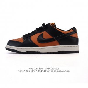 耐克 Nike Dunk Low Retro 运动鞋复古板鞋，作为 80 年代经典篮球鞋款，起初专为硬木球场打造，后来成为席卷街头的时尚标杆，现以经典细节和复古