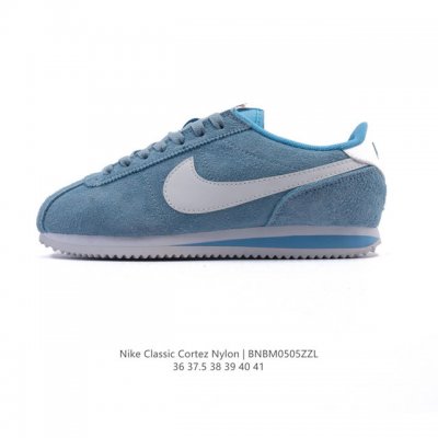 nike Classic Cortez Nylon 耐克阿甘鞋男女子运动鞋。秉承元年款经典风格，糅合防水鞋面设计，令双足保持干爽舒适。防水锦纶鞋面强势抵御风雨侵