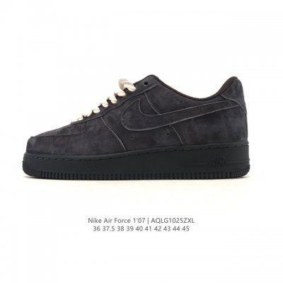 耐克 Nike Air Force 1 '07 Low 空军一号含气垫 低帮百搭厚底增高休闲运动板鞋。柔软、弹性十足的缓震性能和出色的中底设计，横跨复古与现代的