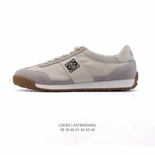 公司级 Loewe 罗意威 Ballet Runner 皮革织物拼接 简约圆头 系带 低帮 运动休闲鞋这双鞋是Loewe新发布的Ballet Runner 2.