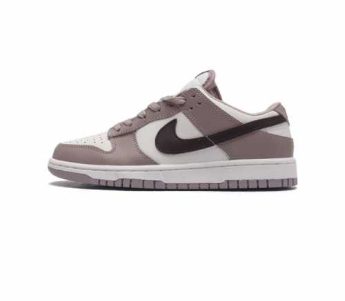 真标 耐克 Nike Dunk Low 运动鞋复古滑板鞋 尽情迈步 彰显个性风采 采用天然皮革 经久耐穿 塑就如元年款 Dunk 般的复古质感 鞋头透气孔 搭配