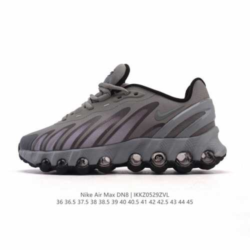 耐克 Nike Air Max Dn8 全掌气垫科技运动跑步鞋Fq7860-005。鞋款采用醒目渐变织物和动态波浪状结构鞋面，搭配黑色中底和外底，以及迷你黑色
