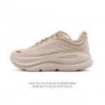 公司级 Hoka畅行无阻 Hoka One One Bondi 9 舒适百搭耐磨轻便 低帮跑步鞋 男款。Bondi 9 最显著的变化在于其鞋底单元，原本扎实可靠
