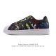 阿迪达斯 Adidas Superstar 2025年新款鞋子 蛇年新款经典贝壳头系列 新款休闲板鞋潮流男女士运动鞋 。鞋面柔软皮革拼接材质 标志性的贝壳鞋头，
