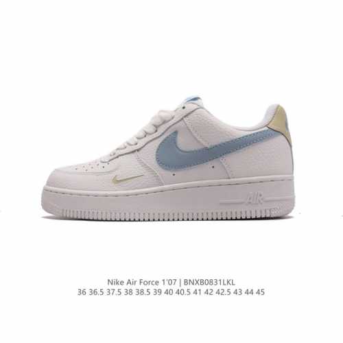 真标 带半码 耐克nike Air Force 1 Low 空军一号帆布低帮百搭休闲运动板鞋。柔软、弹性十足的缓震性能和出色的中底设计，横跨复古与现代的外型结合
