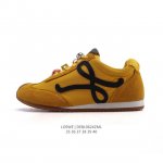 公司级 Loewe 罗意威 Ballet Runner 皮革织物拼接 简约圆头 系带 低帮 运动休闲鞋这双鞋是Loewe新发布的Ballet Runner ，被