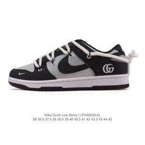 耐克 Nike Dunk Low Retro 运动鞋复古板鞋 解构绑带 双鞋带。作为 80 年代经典篮球鞋款，起初专为硬木球场打造，后来成为席卷街头的时尚标杆，