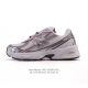 New Balance Mr740 Nb新百伦系列复古老爹风休闲运动慢跑鞋。采用轻质牛剖革拼接透气网眼衬垫织物鞋面材质 T-Beam大底提供足步弓支撑 保持步态
