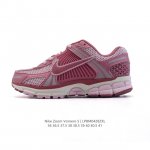 nike 耐克夏季 Zoom Vomero 5 运动鞋休闲训练跑步鞋。Nike Zoom Vomero 5 女子运动鞋妥帖包覆足部，提供透气支撑效果。耐穿材料组