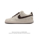 耐克 Nike Court Vision Lo校园风低帮复古篮球板鞋女运动鞋。延续80年代复古篮球鞋，添加学院风细节。皮革组合鞋面，利落风格，重现复古篮球风范。