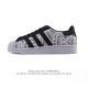阿迪达斯 Adidas Superstar 2025年新款鞋子 蛇年新款经典贝壳头系列 新款休闲板鞋潮流男女士运动鞋 。鞋面柔软皮革拼接材质 标志性的贝壳鞋头，