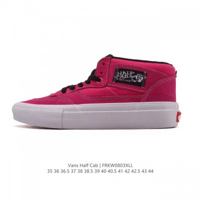 公司级Vans 万斯 Half Cab 秋冬中帮硫化休闲板鞋 经典复古男女鞋情侣鞋硫化运动鞋。 此次以Half Cab 为基准，设计师大面积采用高端全翻毛皮打造