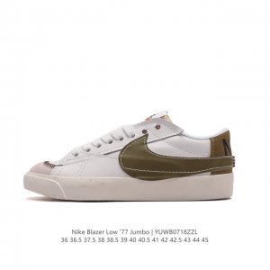 耐克 Nike Blazer Low '77 Jumbo 运动鞋，抓地板鞋，革新重塑经典街头人气鞋款，采用人气传统外观，巧搭大号耐克勾勾设计和宽大鞋带。柔软泡绵