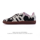 阿迪达斯 德训鞋 Adidas Originals Samba Og Shoes 经典运动鞋小白鞋 奶牛花纹 T头鞋 男女士板鞋 彰显休闲摩登风情的时尚经典鞋。