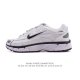 公司级 耐克 Nike 男女子休闲运动鞋 P-6000Premium 轻便舒适透气防滑缓震耐磨跑步鞋。P-6000 是一款植根于 2000 年代风格的混合款式，