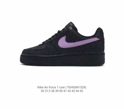 耐克 Nike Air Force 1 '07 Low 空军一号含气垫 低帮百搭厚底增高休闲运动板鞋。柔软、弹性十足的缓震性能和出色的中底设计，横跨复古与现代的