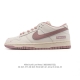 真标 耐克 Nike Sb Dunk Low Pro 男女款运动鞋复古板鞋。采用柔软皮革鞋面，经久耐穿，塑就如元年款 Dunk 般的复古质感。鞋头透气孔，搭配鞋