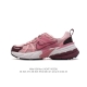 Nike 耐克 V2K Run 减震防滑 复古低帮运动跑步鞋 超火复古跑鞋，采用太空革组合呼吸网眼布鞋面材质，搭载正确4层组合底模，嵌入TPU加固稳定模块,双层