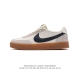 耐克板鞋 生胶米白 复古板鞋j.Crew X Nike 联名 Killshot Ii Leather 男女休闲复古运动鞋。采用米白色皮革制作鞋身，大号swoos