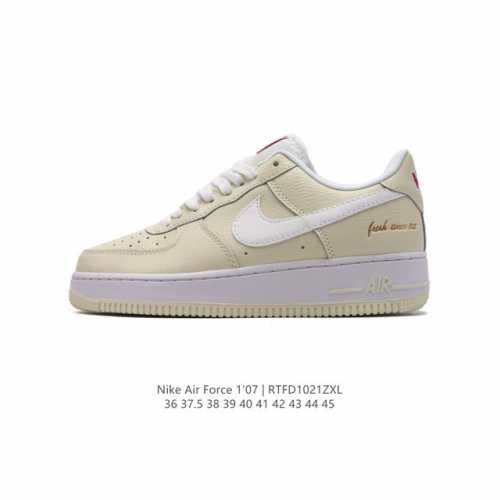 耐克 Nike Air Force 1 '07 Low 空军一号含气垫 低帮百搭厚底增高休闲运动板鞋。柔软、弹性十足的缓震性能和出色的中底设计，横跨复古与现代的
